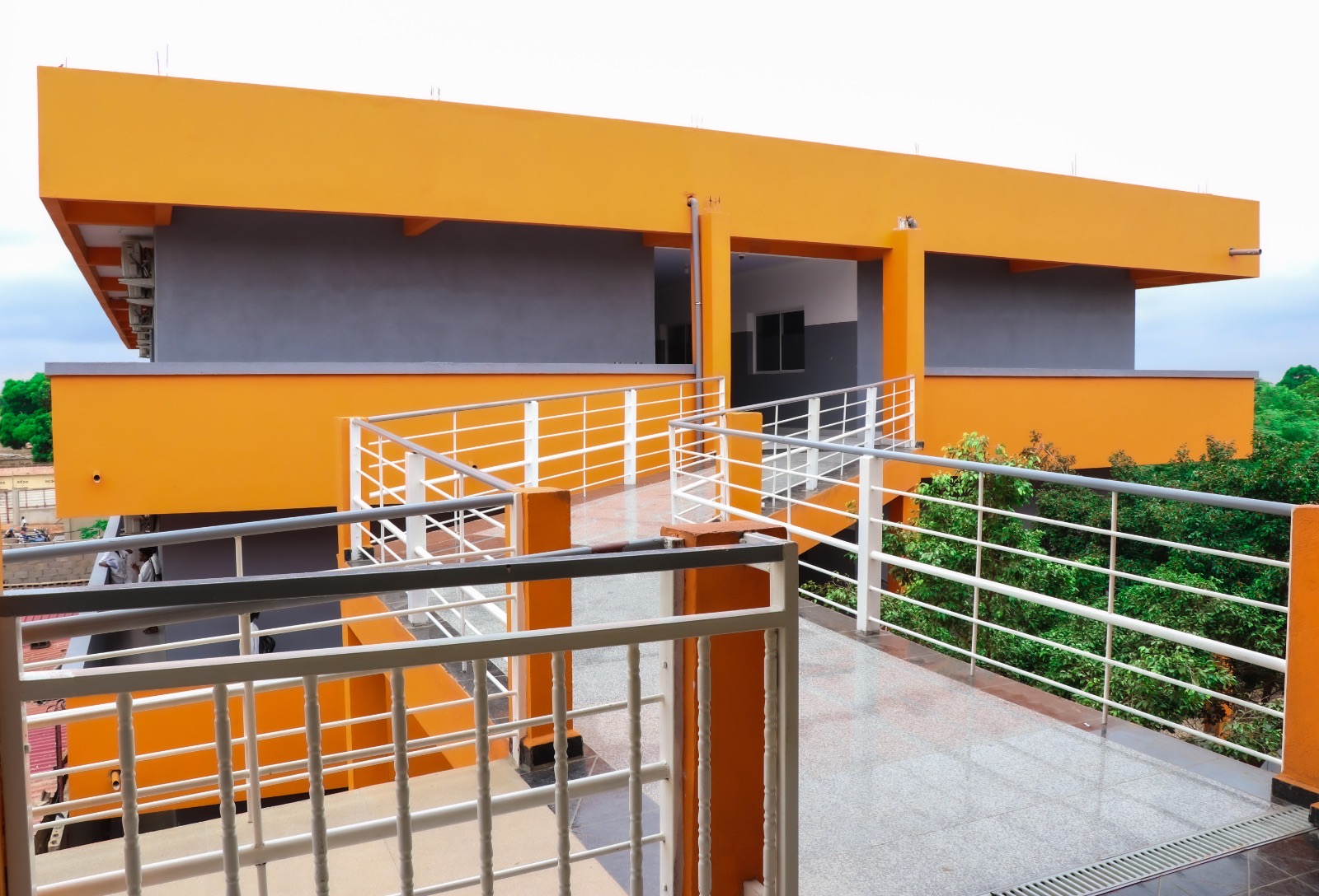 Infraestrutura Moderna ao Serviço da Educação e da Saúde