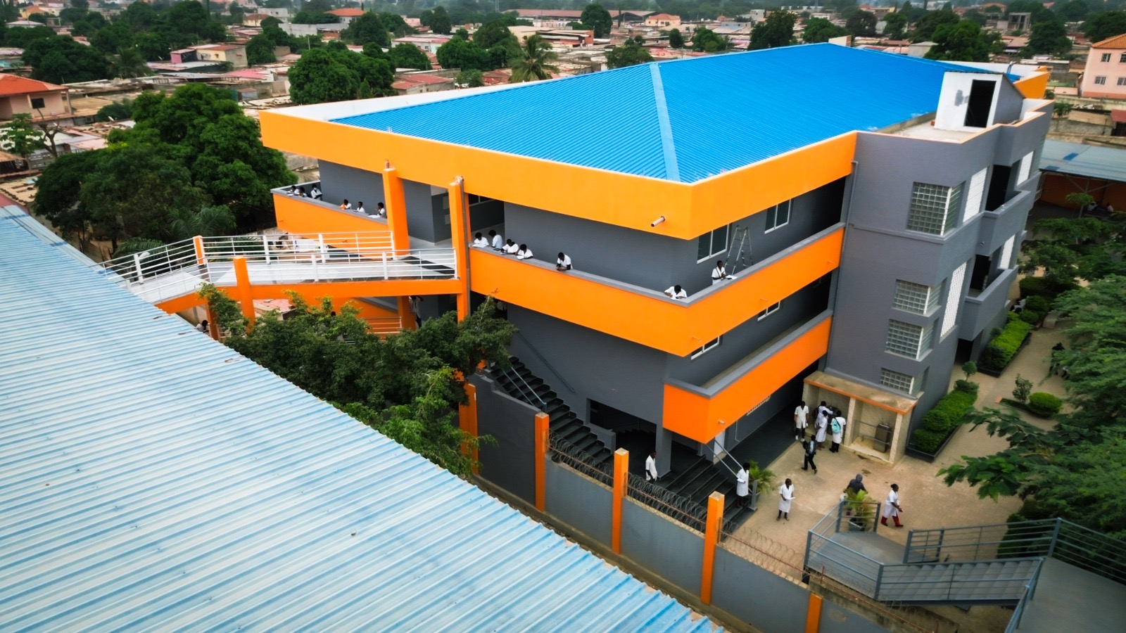 Infraestrutura Moderna ao Serviço da Educação e da Saúde