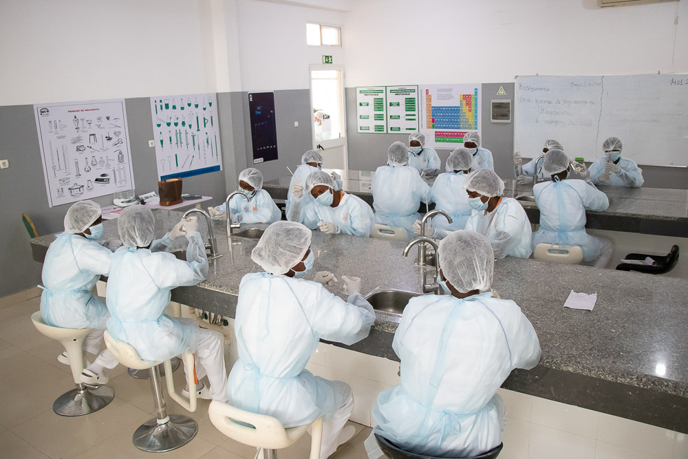 Laboratório de Produção Farmacêutica: Onde a Ciência Ganha Forma e Precisão