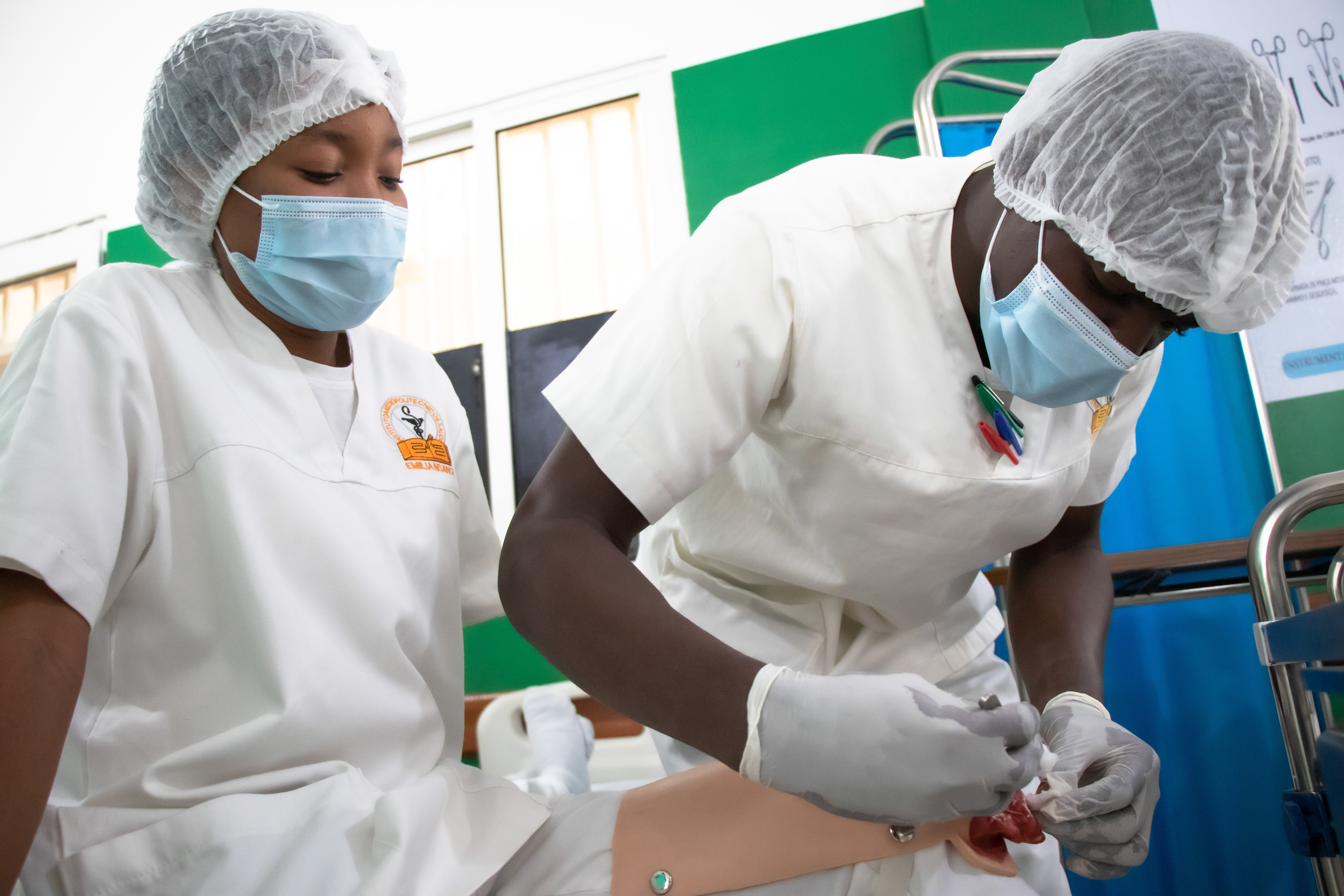 Excelência e Precisão na Formação em Enfermagem Médico-Cirúrgica