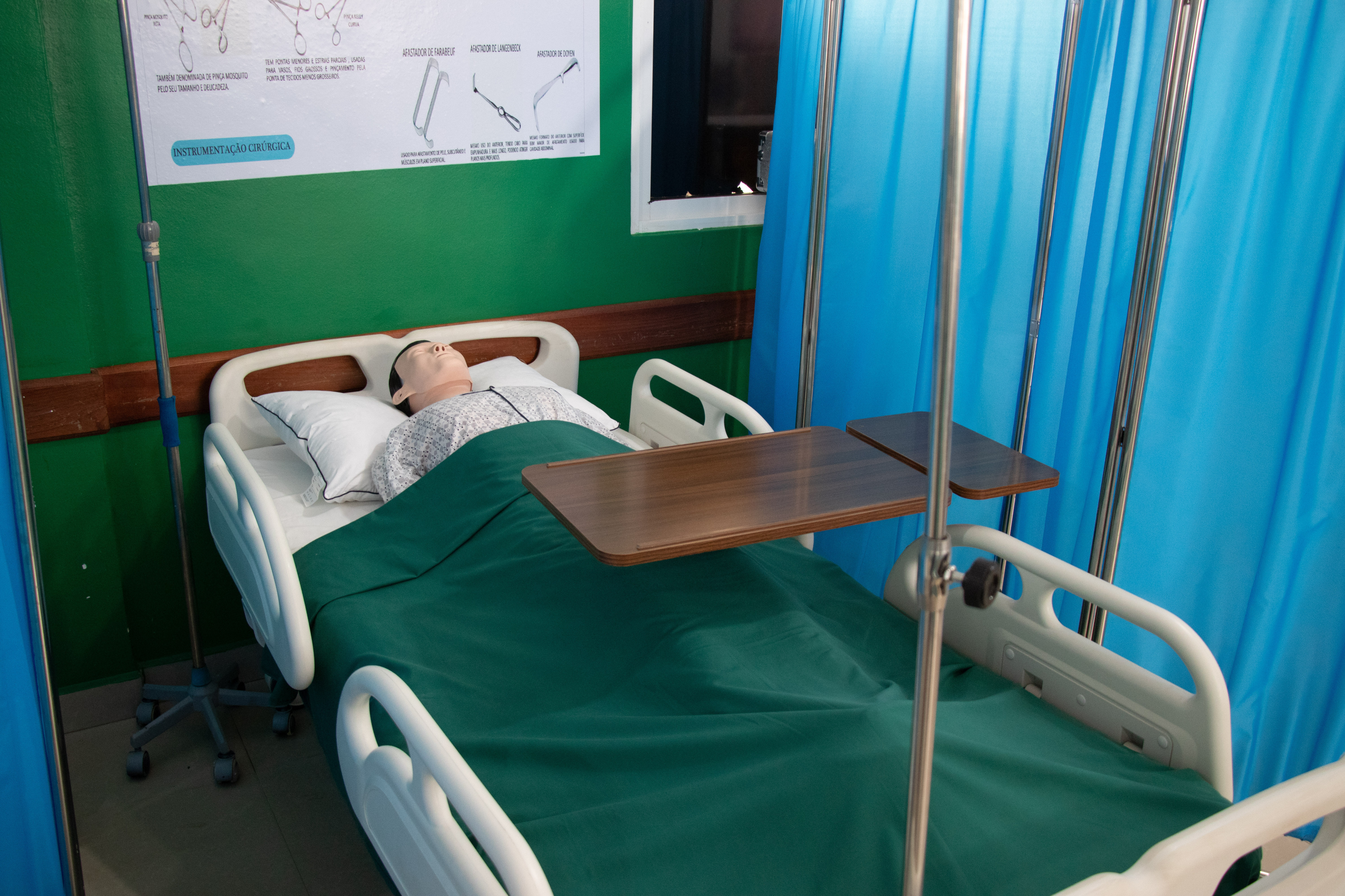 Excelência e Precisão na Formação em Enfermagem Médico-Cirúrgica