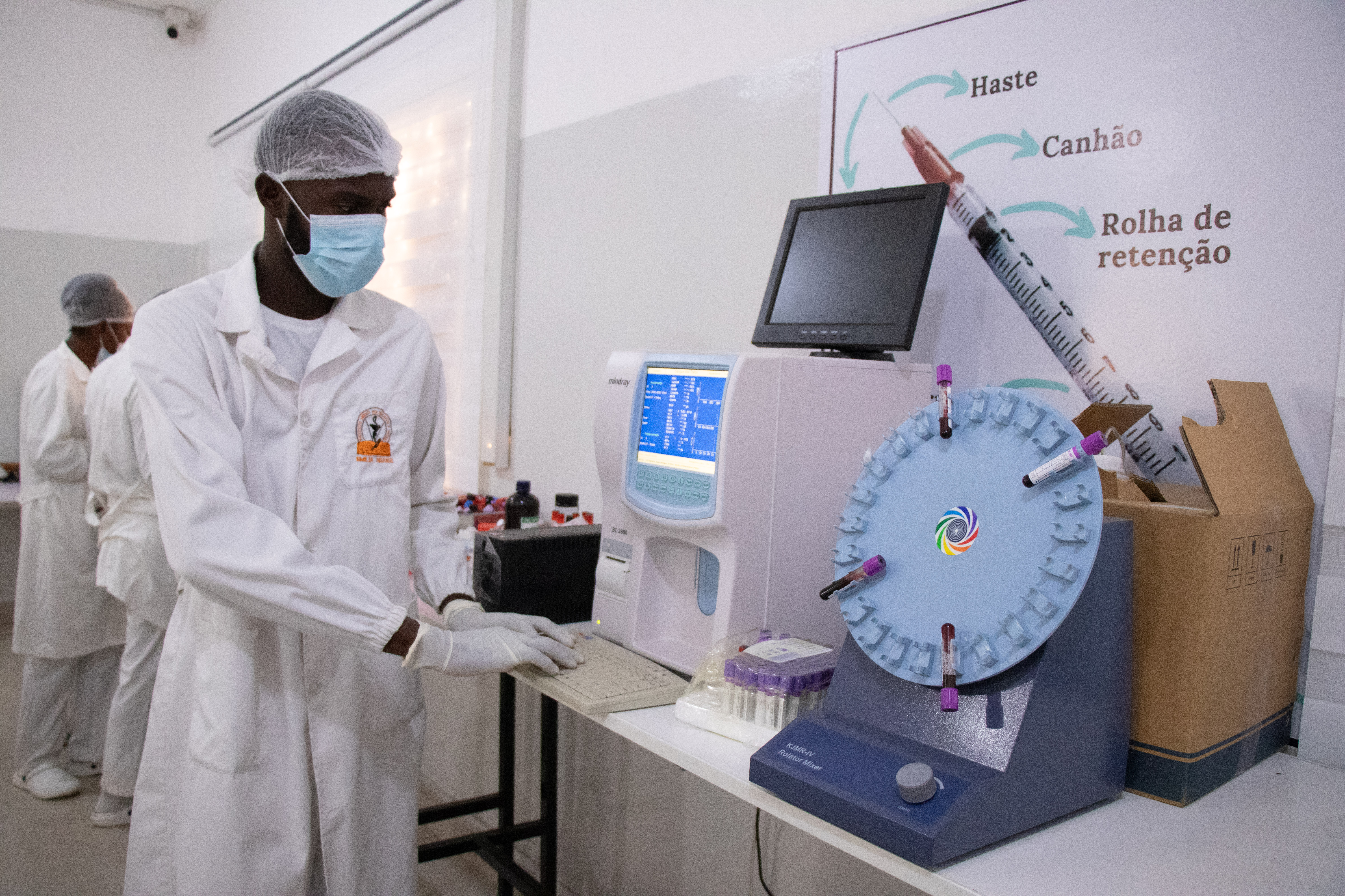Excelência Científica e Precisão Diagnóstica no Laboratório de Microscopia